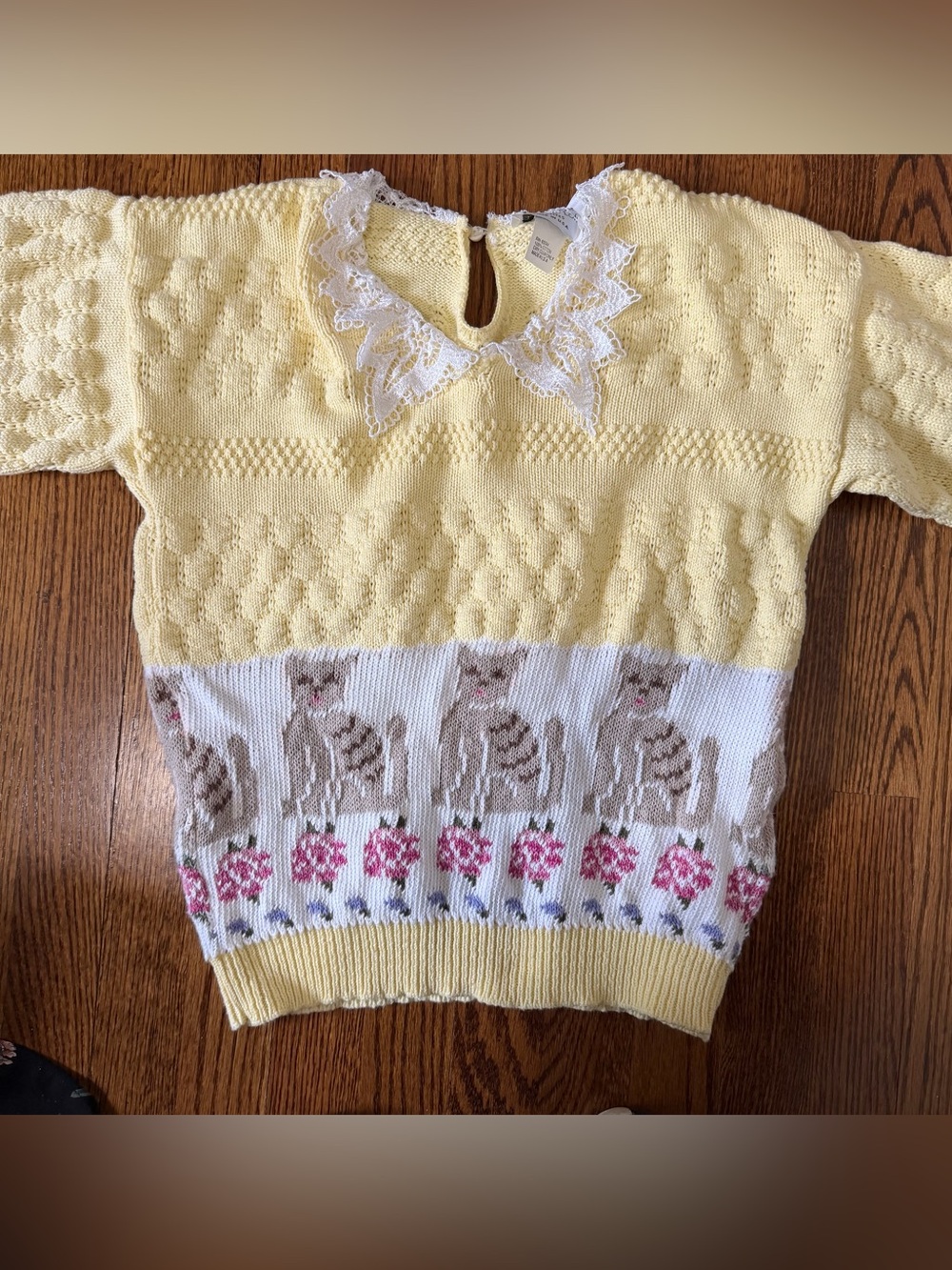 Yellow Lace-Collar Scoop Neck Cat-Pattern Sweater